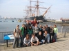 Portmouth v pozadí s lodí HMS Warrior